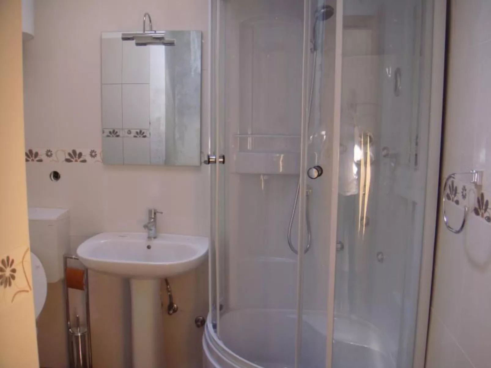 Wohnung in Povlja mit privatem Parkplatz