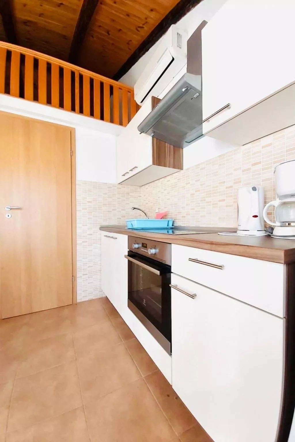 Dachgeschosswohnung auf zwei Etagen mit schönem Meerblick