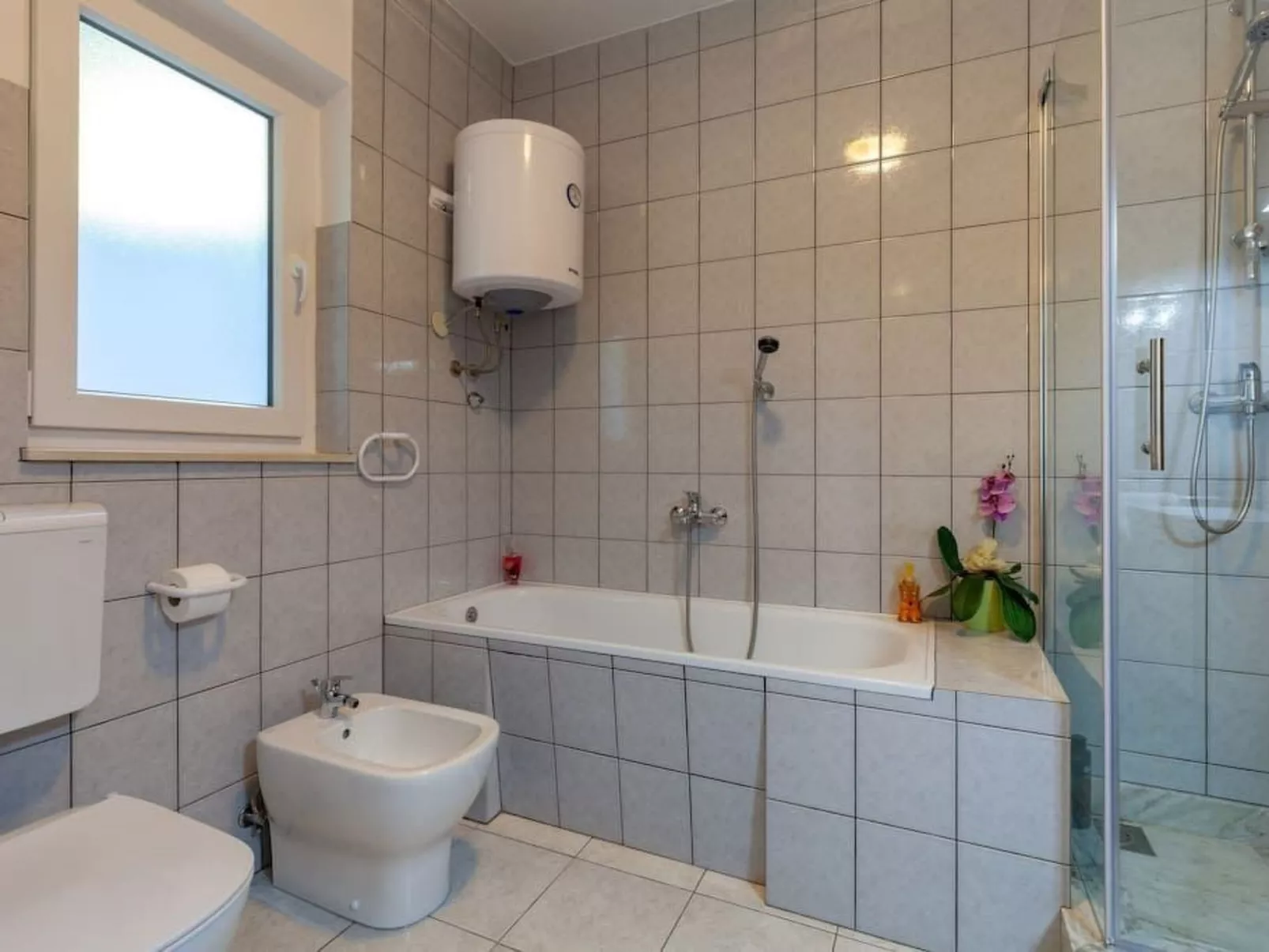 Privatwohnung mit Jacuzzi und Schwimmbad-Binnen