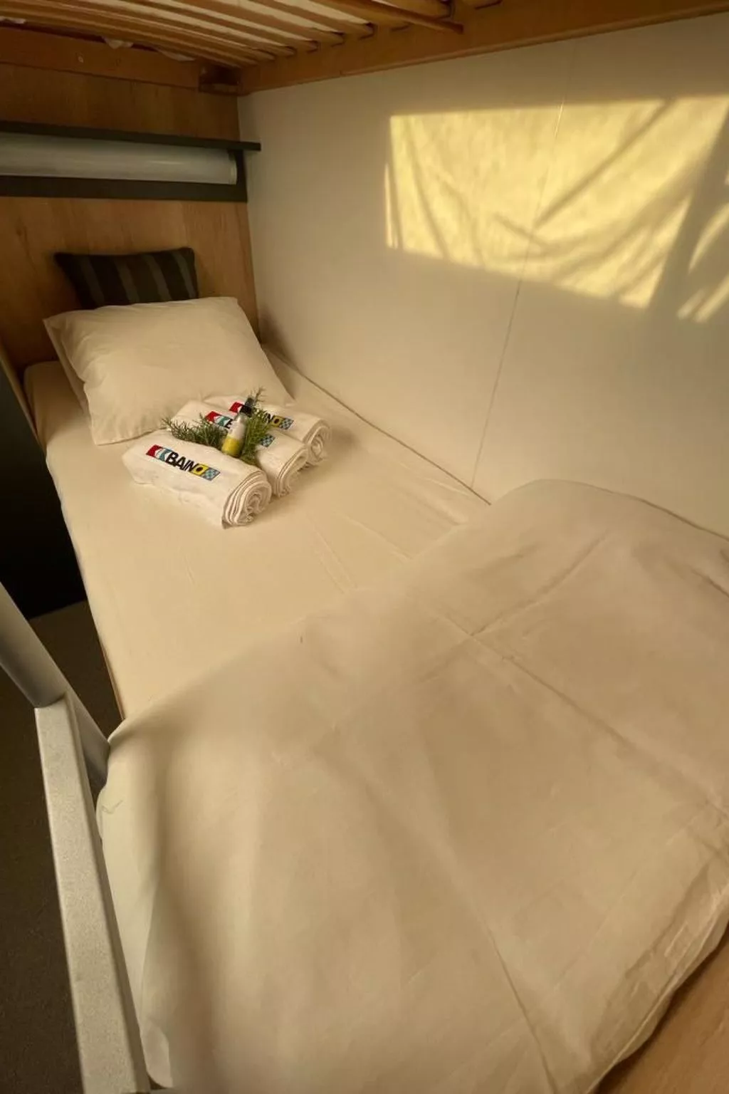 Strandhaus Danica - Ferienanlage Bain, Žut - Kornati-Binnen