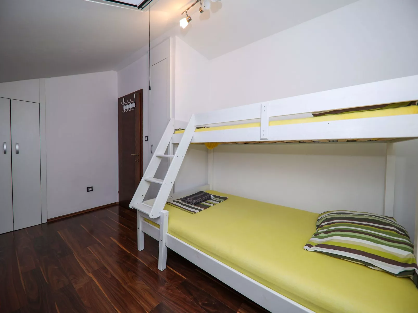 Wohnung mit Garten, Grill und Terrasse-Binnen