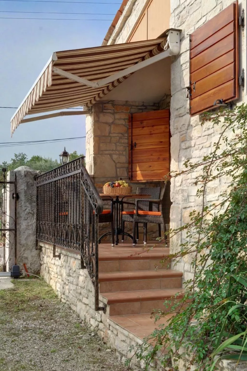 In Rakalj mit Großem Garten und Panoramablick