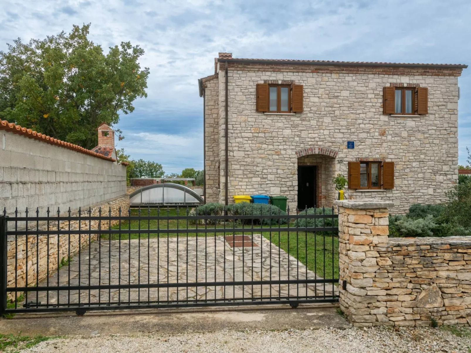 Villa Wish mit beheiztem Pool-Buiten