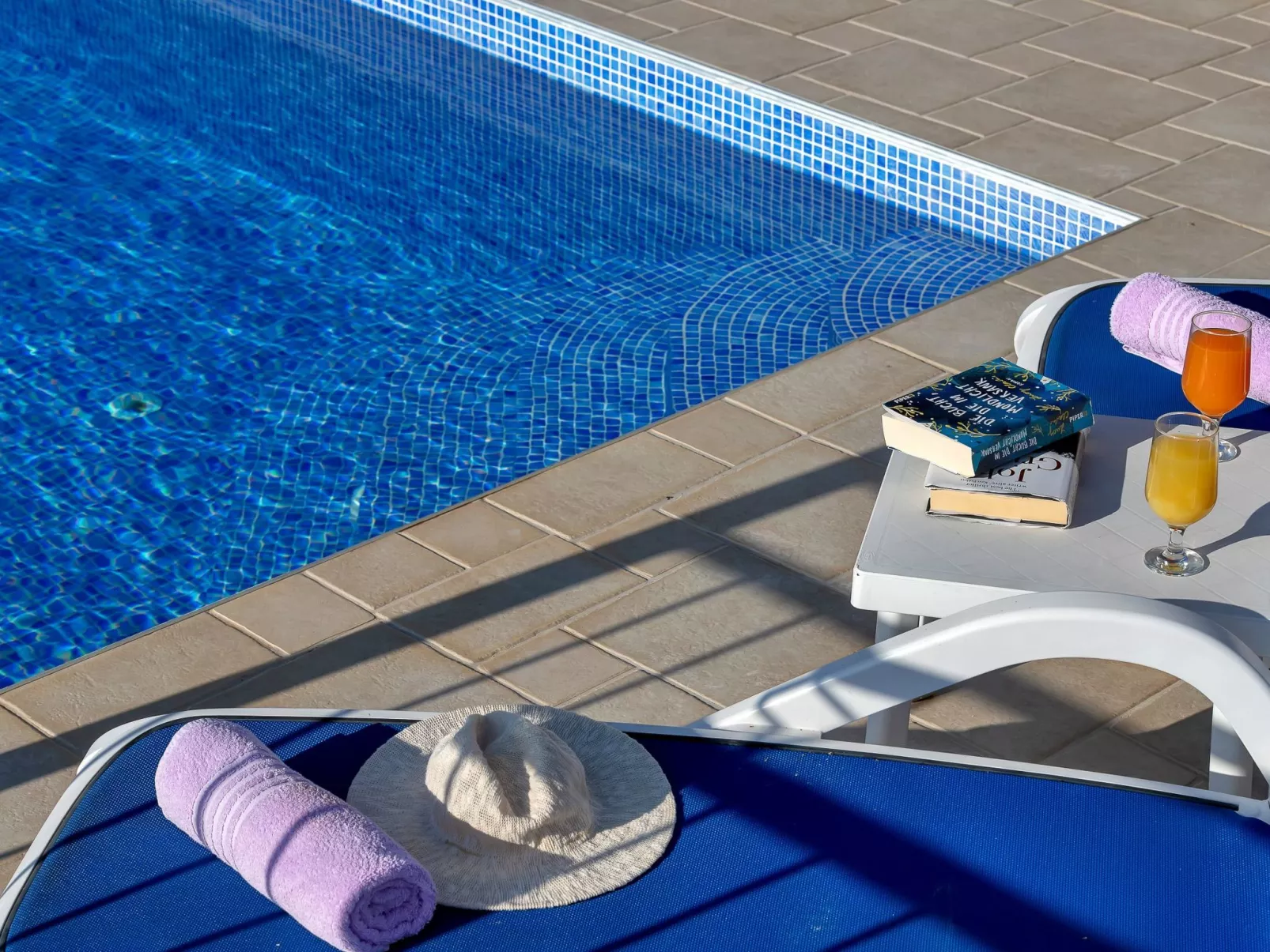 Villa "Lilly" mit Infinity-Pool-Buiten