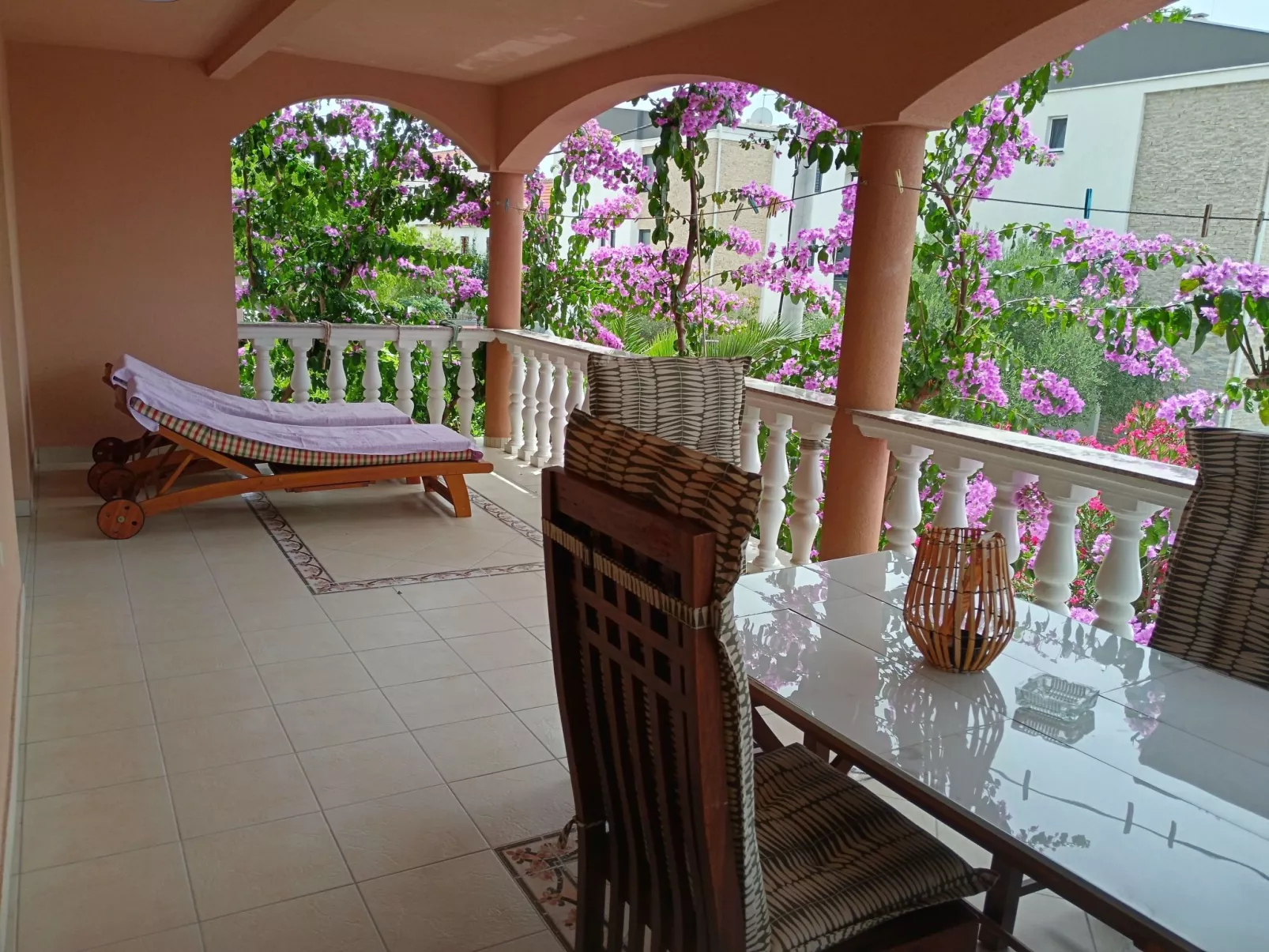 Mit privater Terrasse