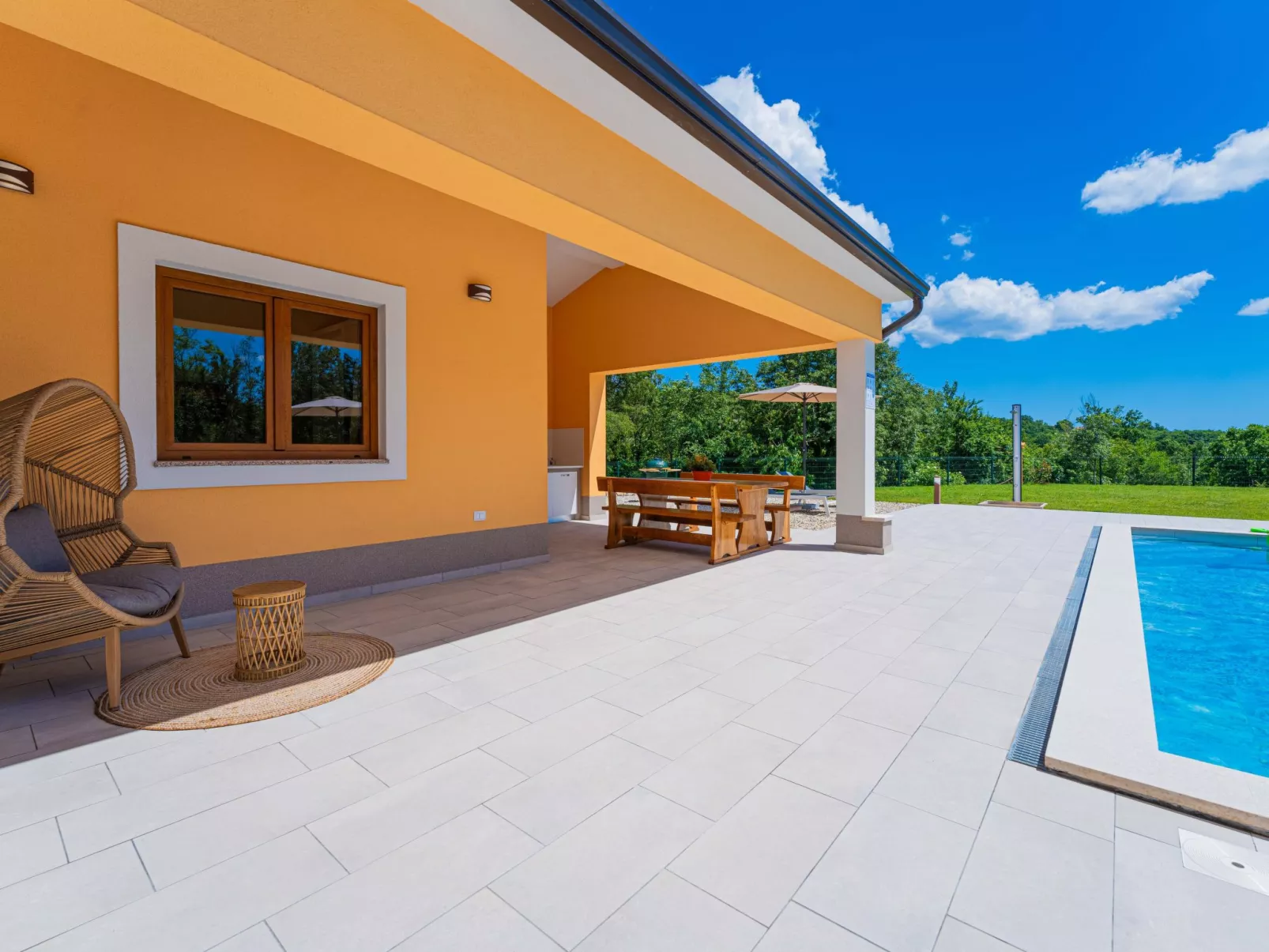 Luxuriöse Ferienvilla mit atemberaubender Aussicht-Buiten