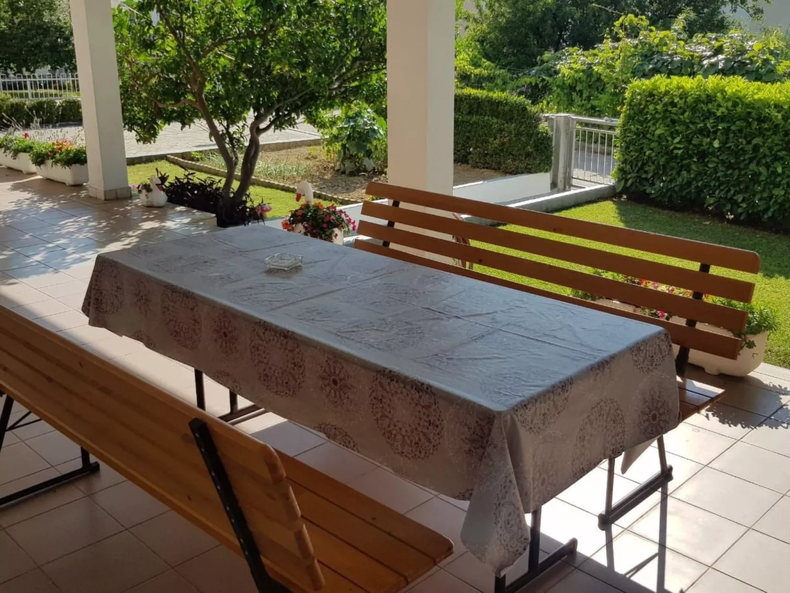 Strandnahe Wohnung mit großer Terrasse-Buiten