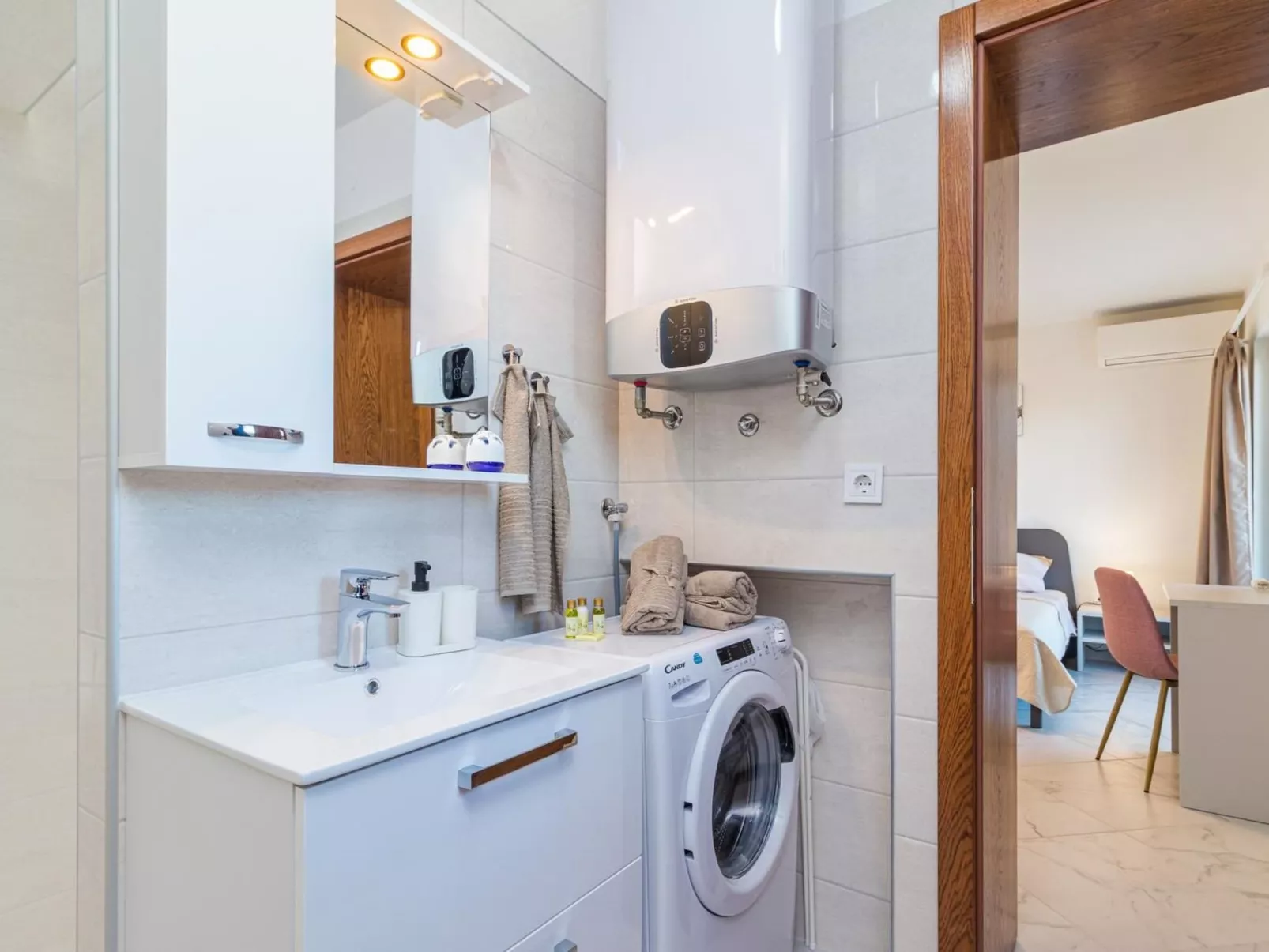 Ferienvilla "Villa Berg" mit privatem Pool-Binnen