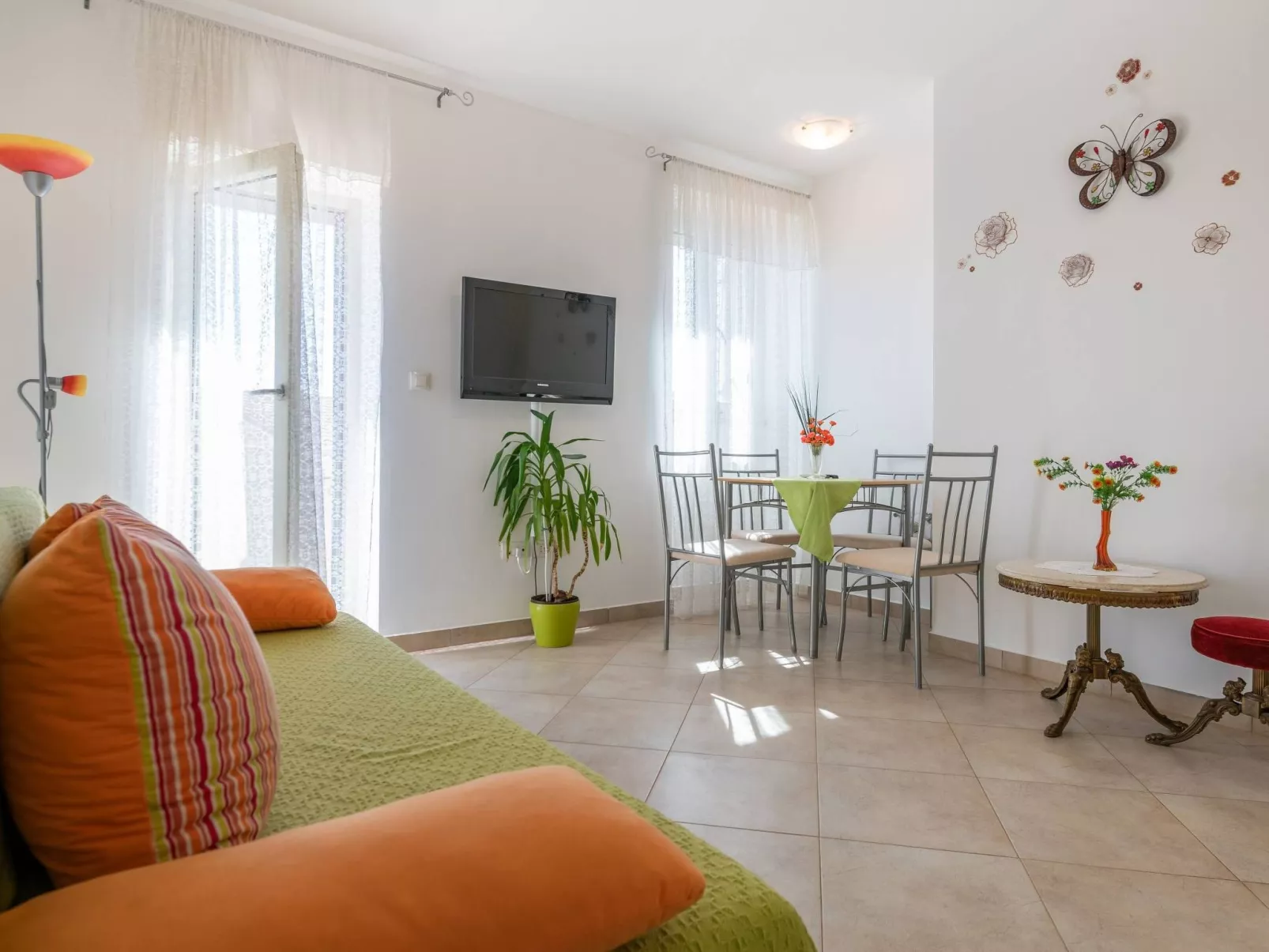 Villa Nada-Image-tags.info