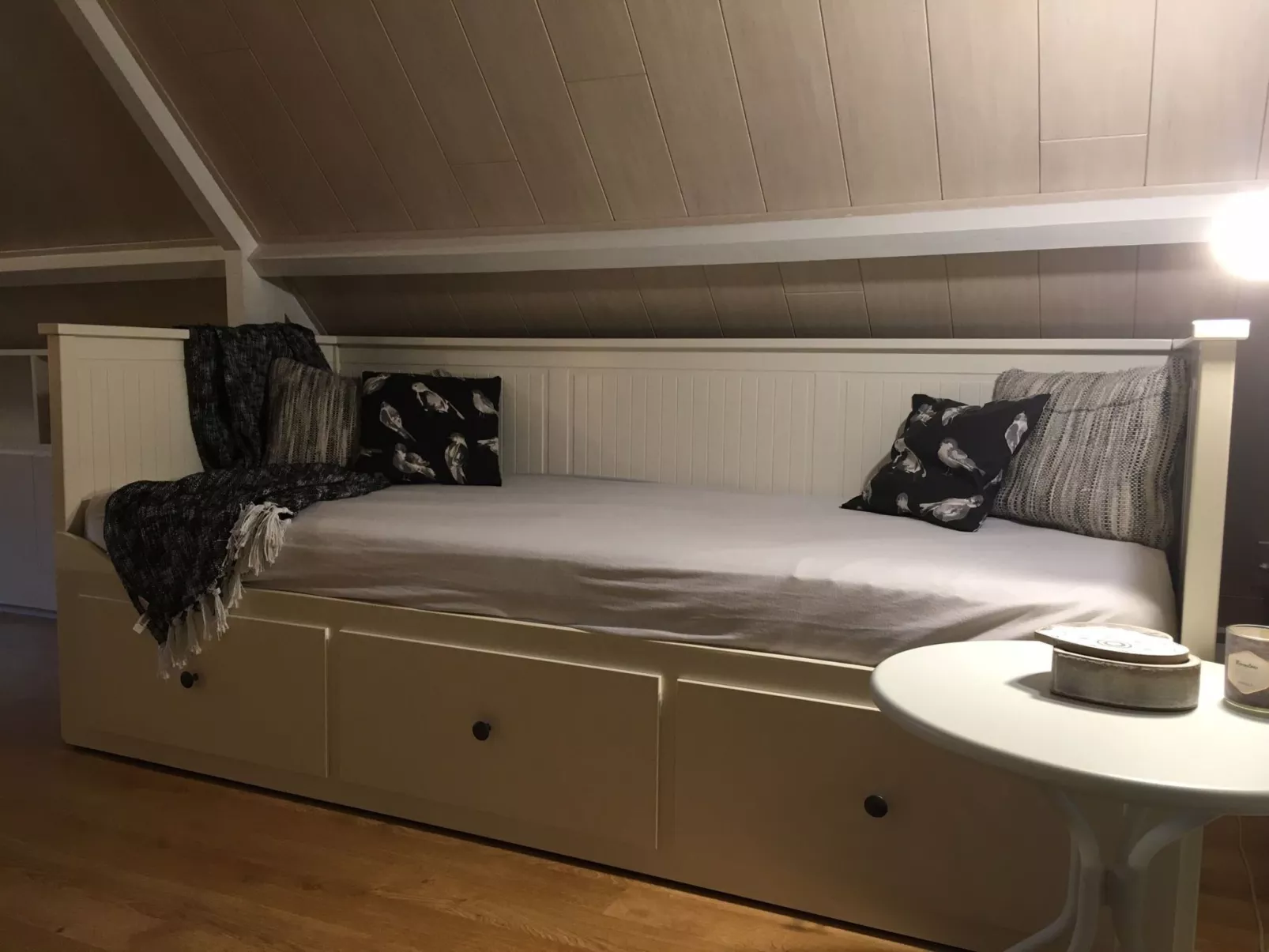 Windekind mit Blick auf die Felder