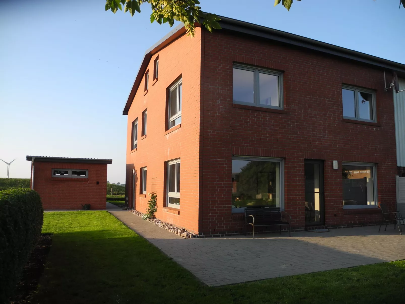 Geräumiges Ferienhaus mit Garten und Weitblick-Buiten