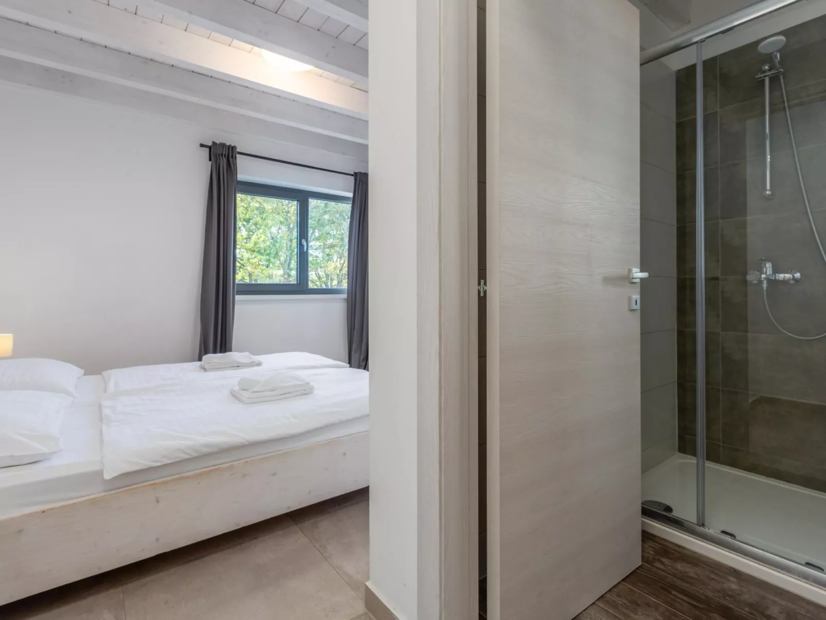 Villa Luna mit Pool, Sauna, Whirlpool, Tennisplatz-Binnen