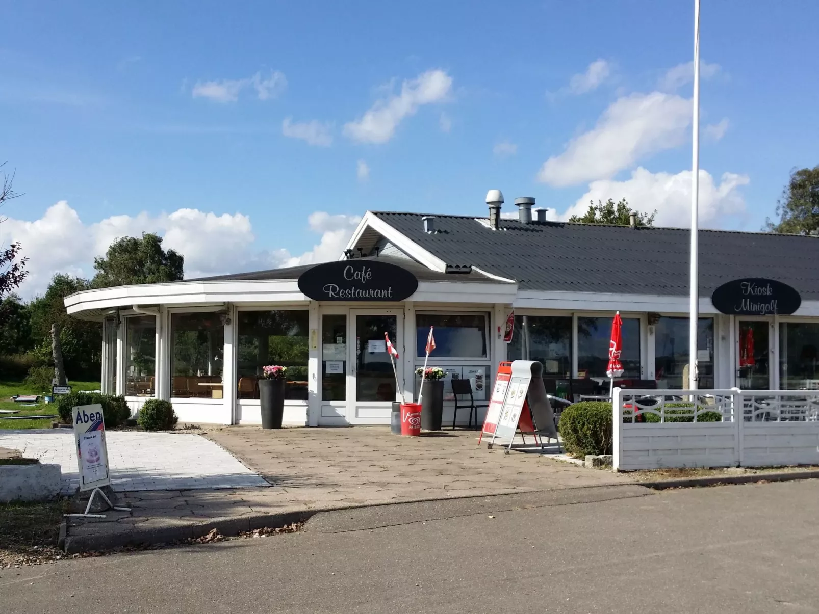 Modernes, geräumiges Haus mit großer Terrasse-Buiten