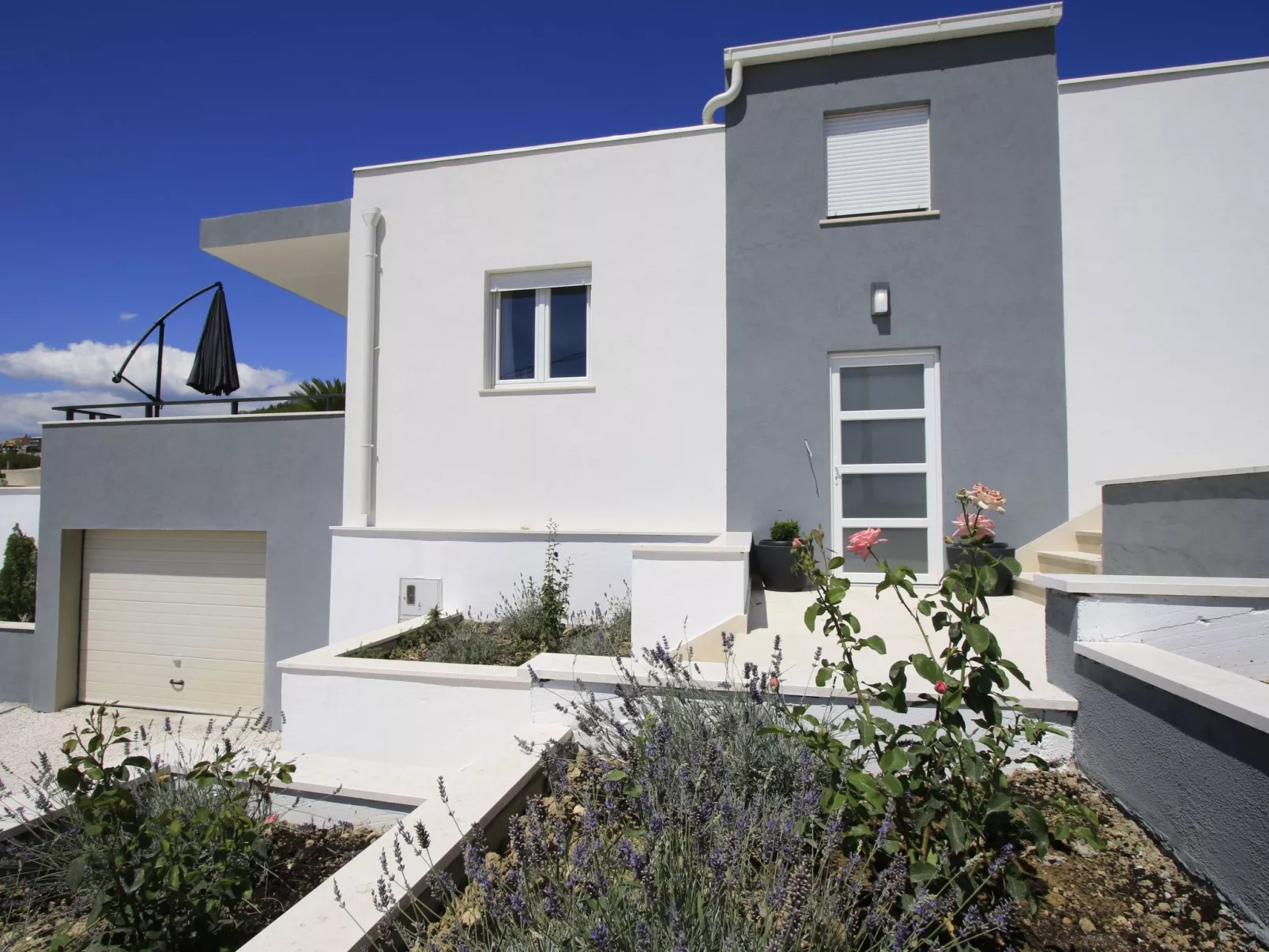 Villa Domus mit privatem beheiztem Infinity-Pool-Buiten