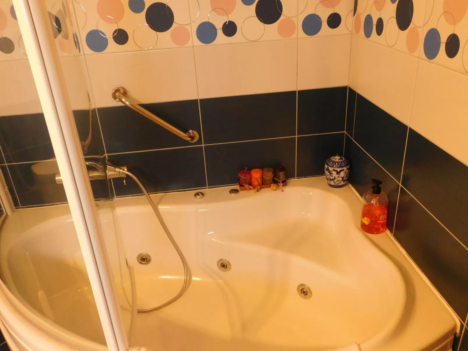 "Podgora" mit Blick auf das Wasser-Binnen