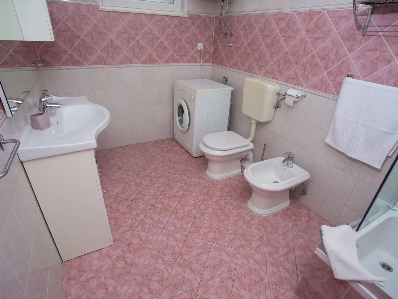 Für 5 Personen ca. 65 m&sup2; in Okrug Gornji, Adriaküste Kroatien (Kroatische-Image-tags.info