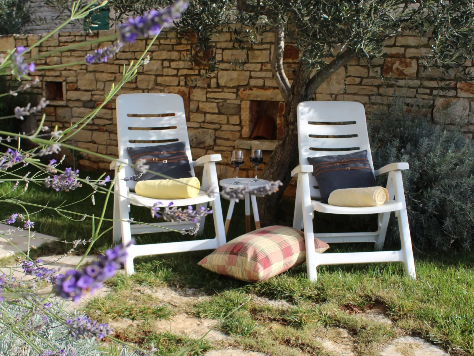Gemütliches Ferienhaus mit Terrasse und Meerblick-Buiten