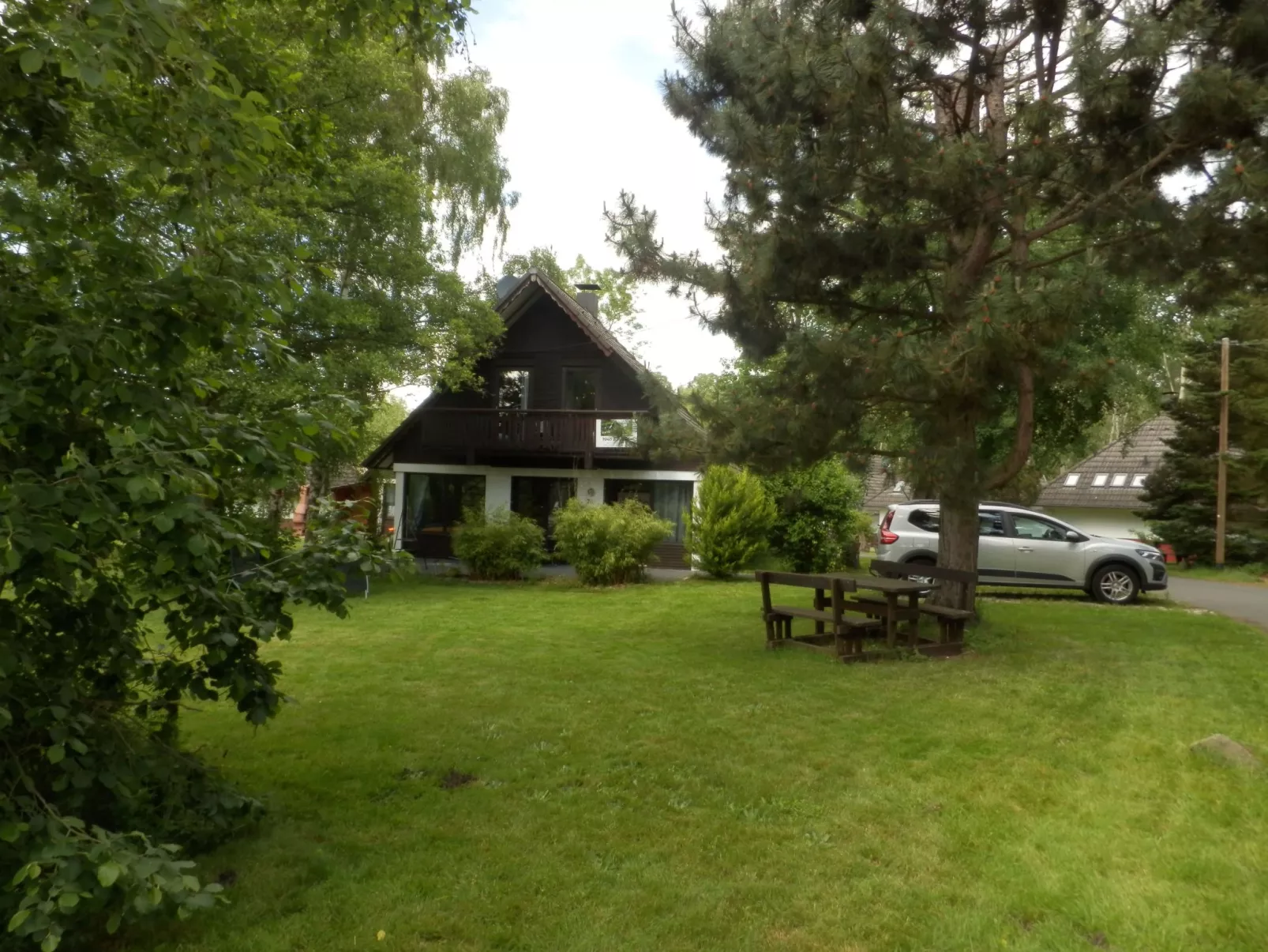 Mit Grill, Terrasse und Garten