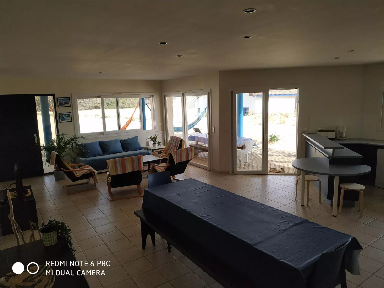 Haus am Meer, die Füße im Sand