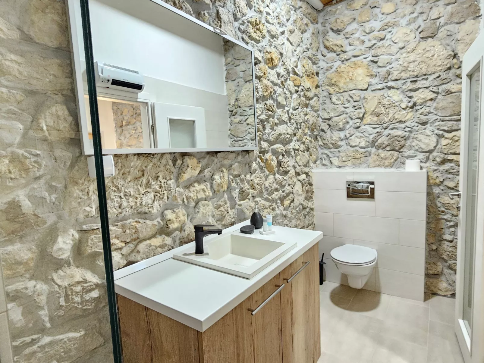 Steinhaus mit privatem Außenpool