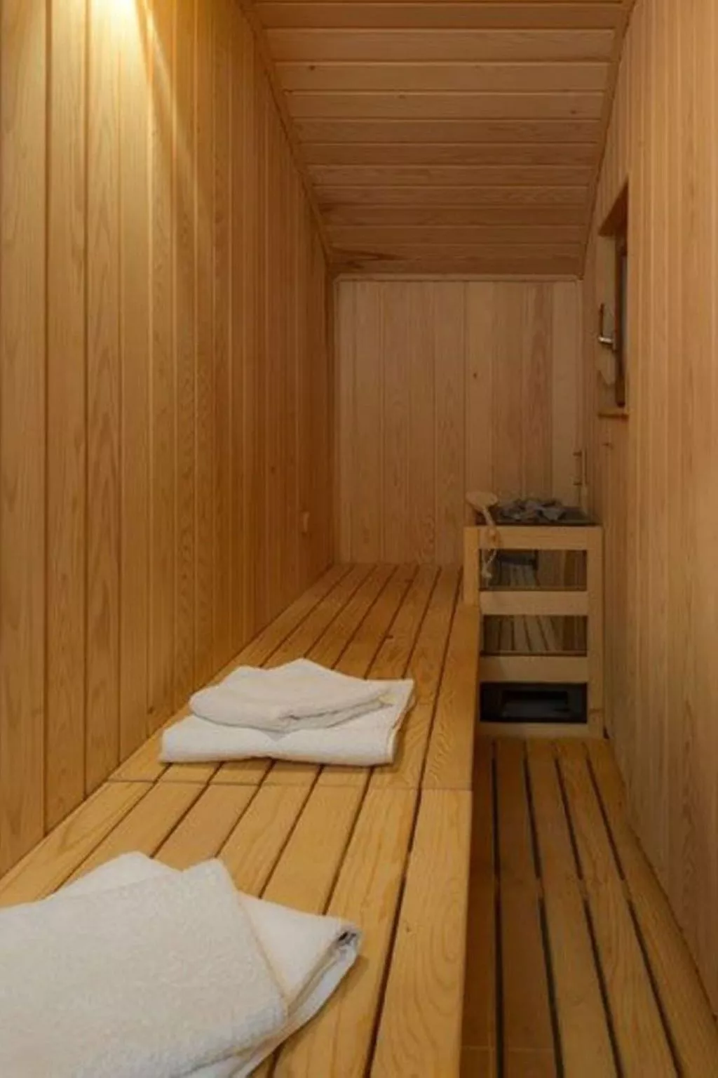  Angelina mit Pool & Sauna-Binnen