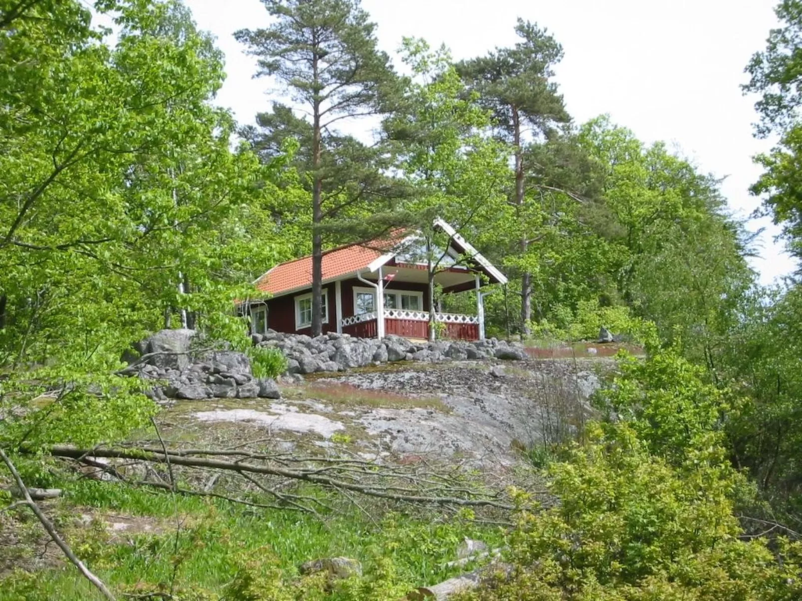 Holzhaus mit überdachter Terrasse