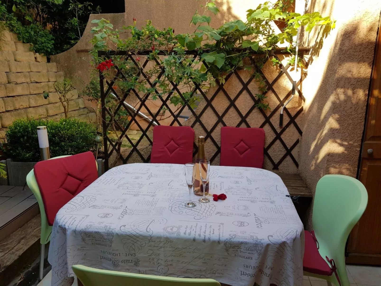 Anlage mit Tennisplatz und 3 Gemeinschaftspools