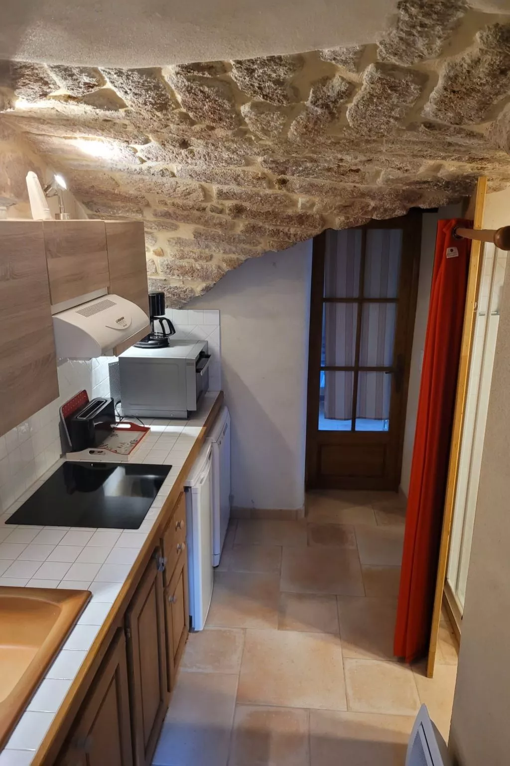 Steinhaus und Freischwimmbad, 4 Betten, 2SZ