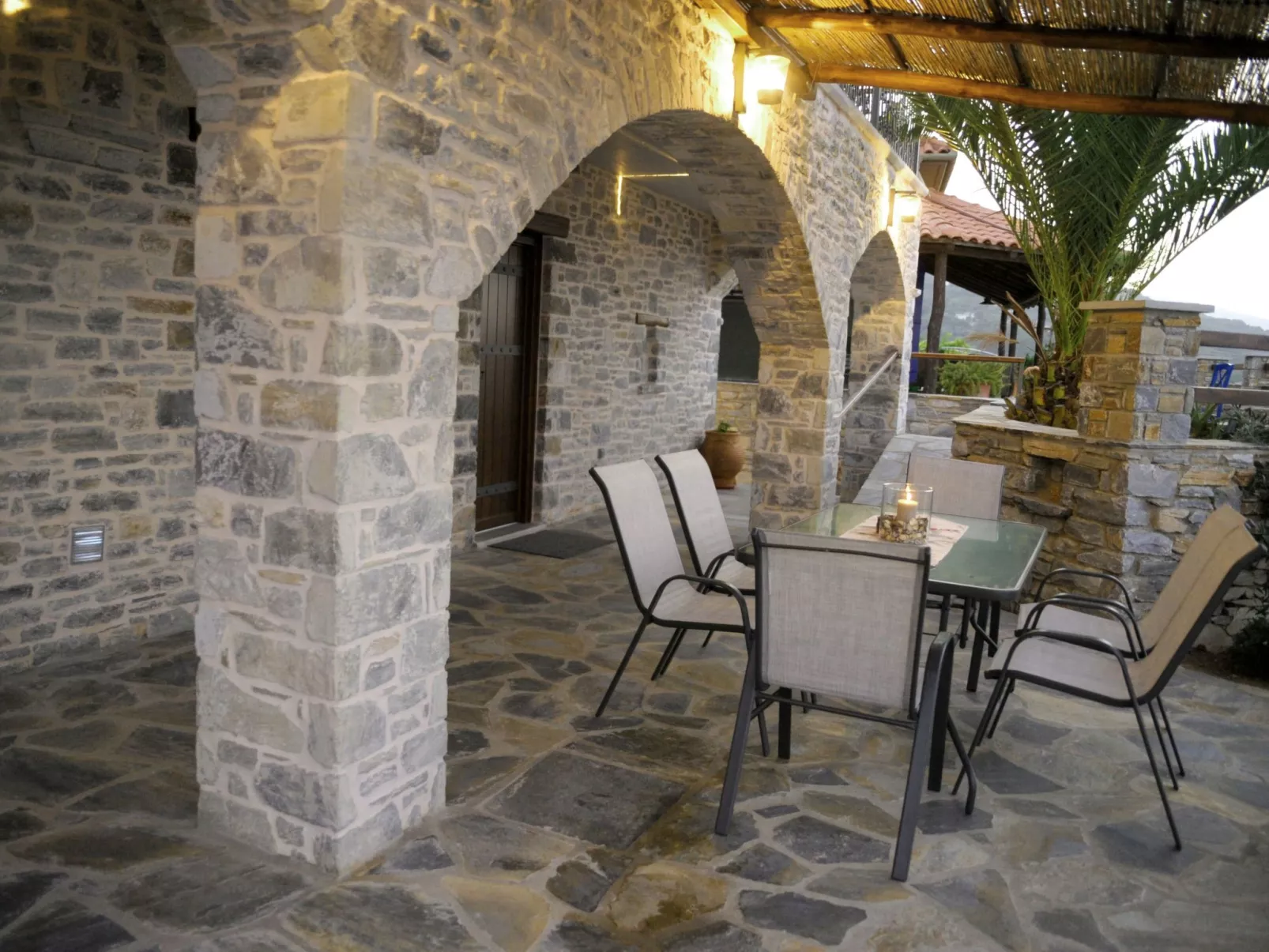 Anwesen mit eigenem Jacuzzi-Buiten