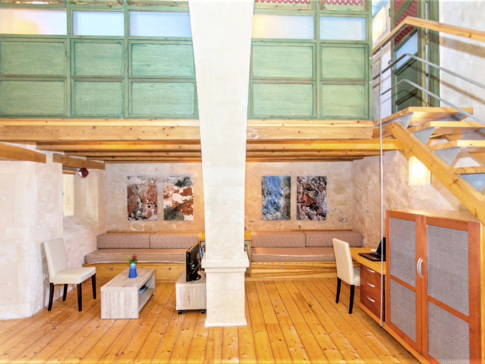 Mit privatem Pool in Roustika