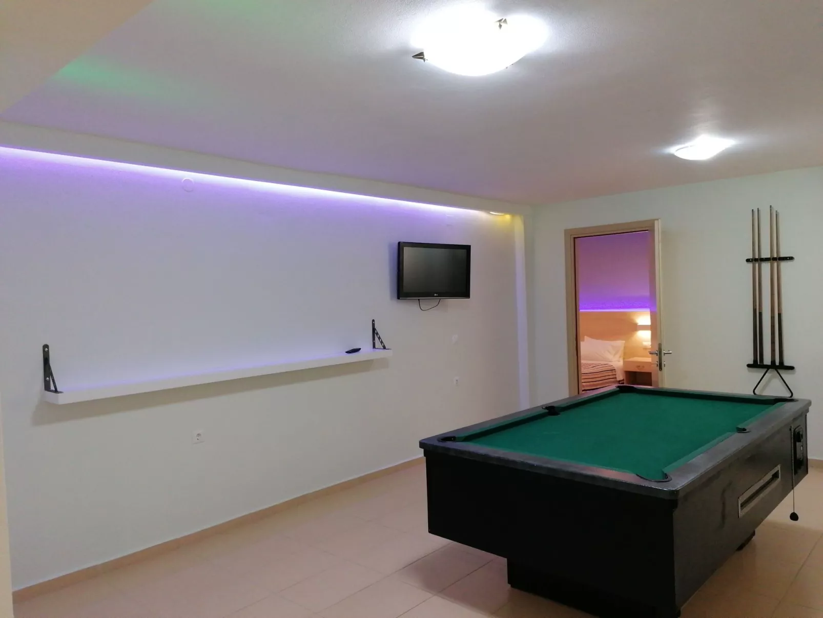 Haus in Arkadi mit Parkplatz vor Ort-Binnen