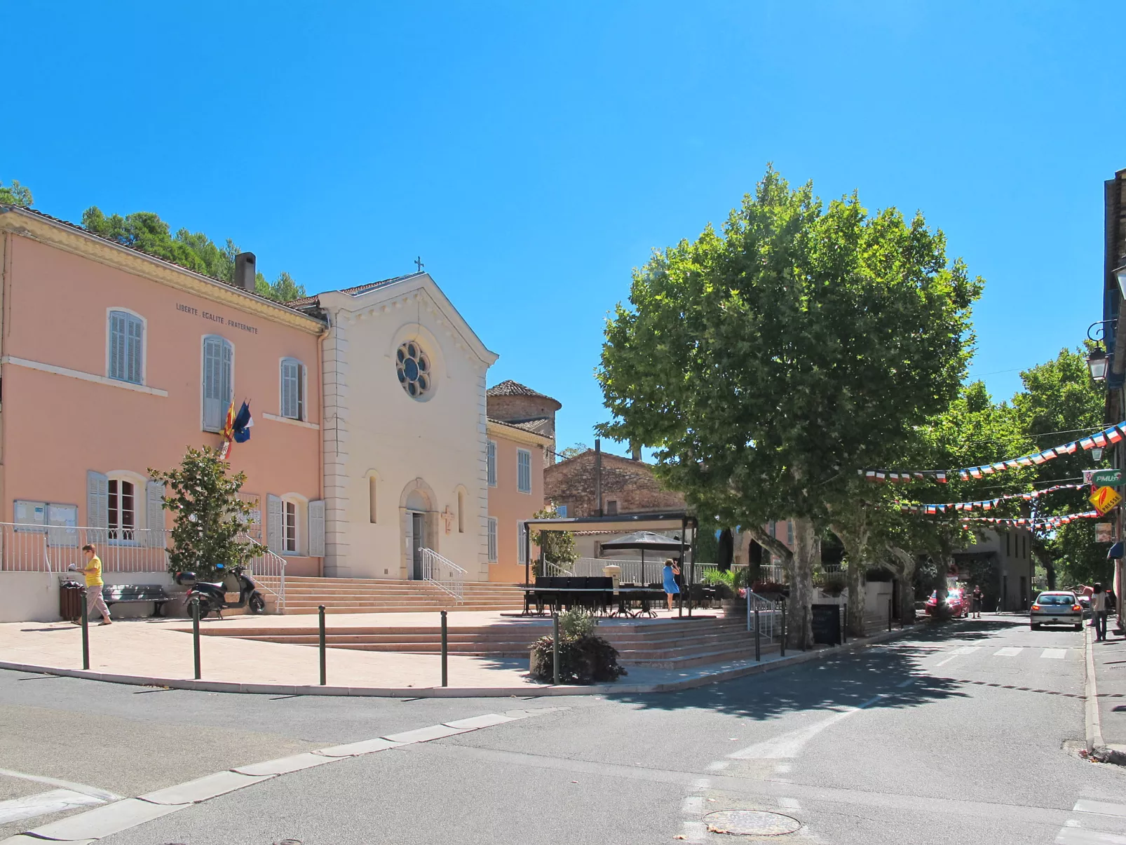 Mit eigenem Pool-Omgeving