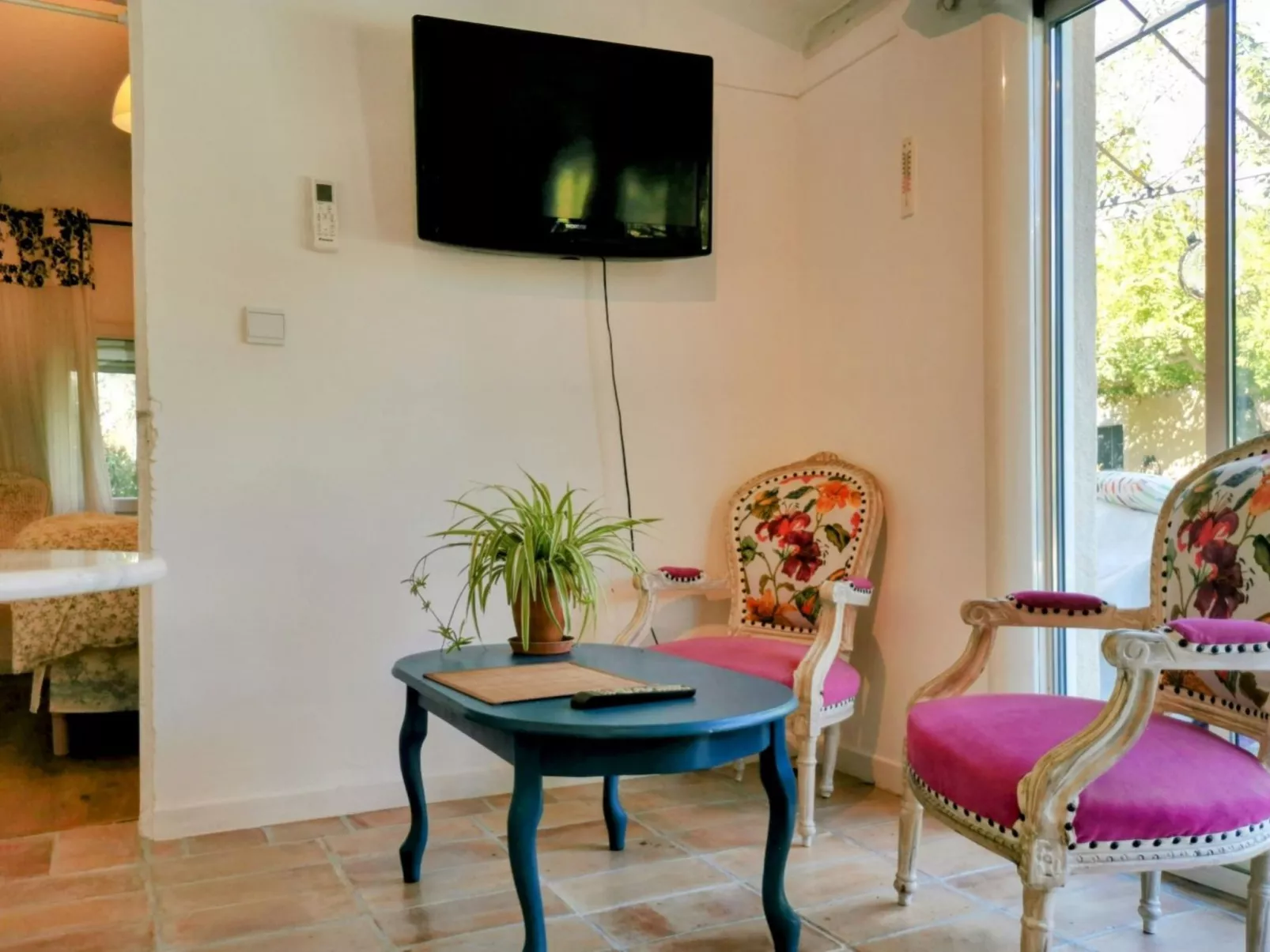 Auf dem Land mit Pool-Binnen