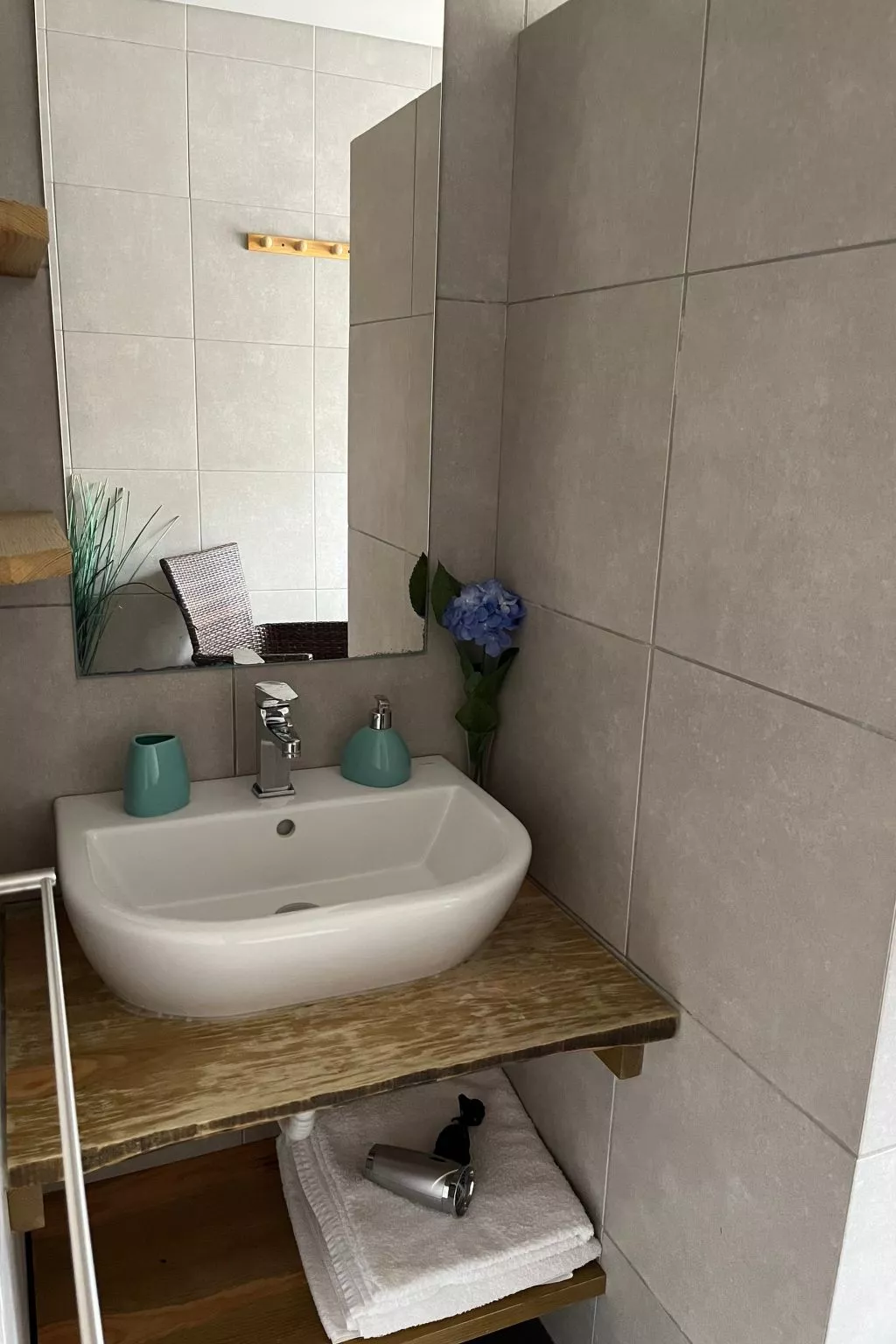 "Vinea Lava" mit Blick auf das Wasser