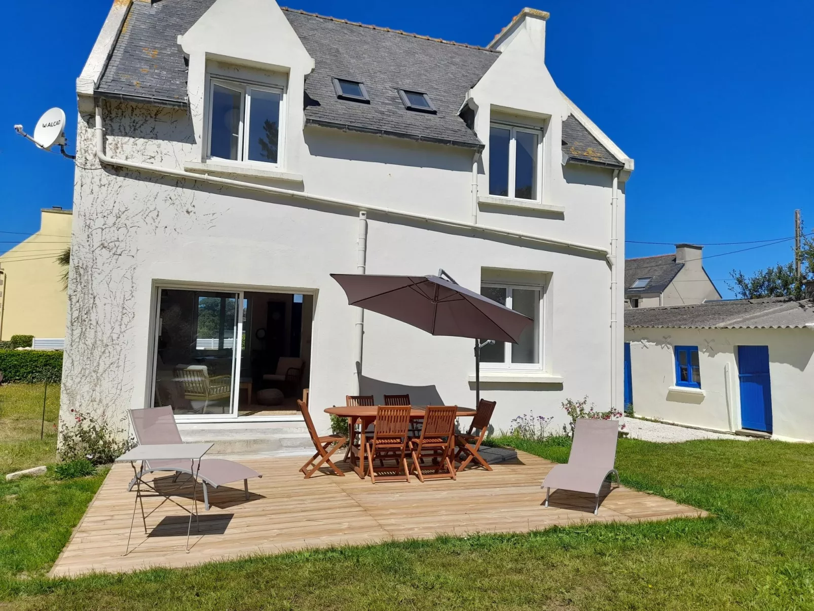 Charmantes Haus mit Garten, 200m vom Strand entfernt-Buiten