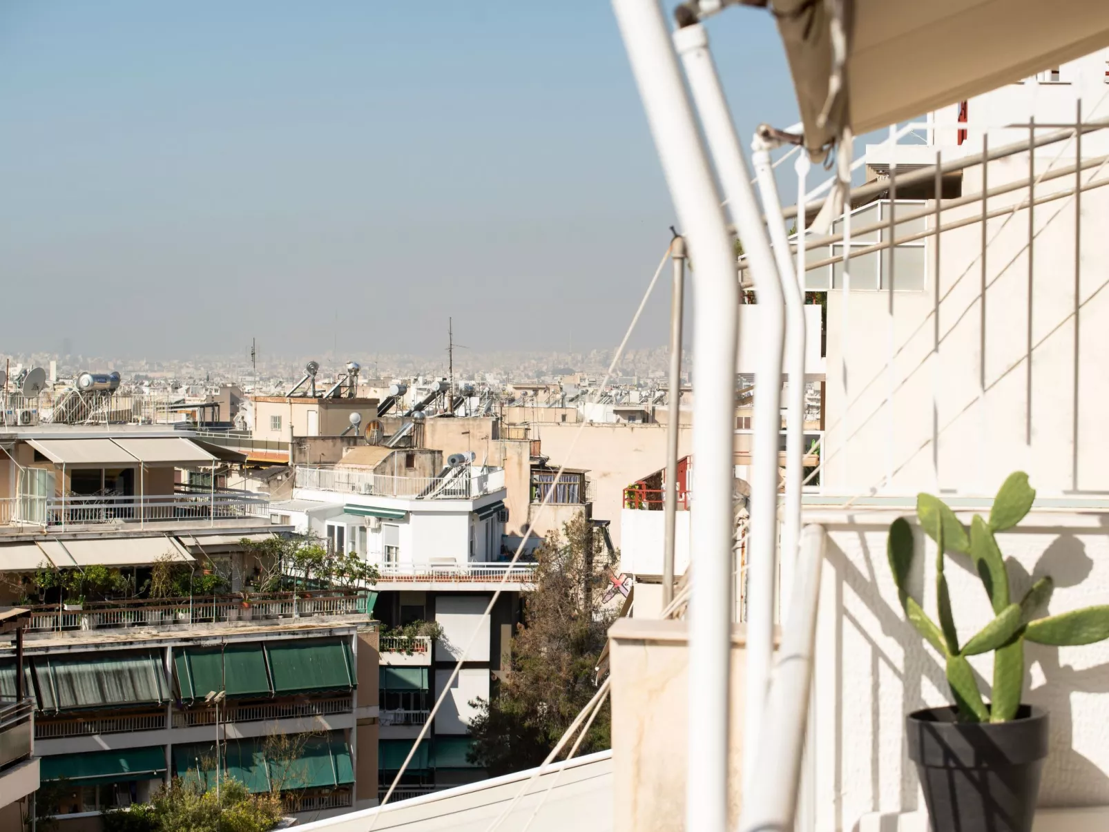 Athen von unserem Haus aus, wenige Schritte von der Akropolis entfernt