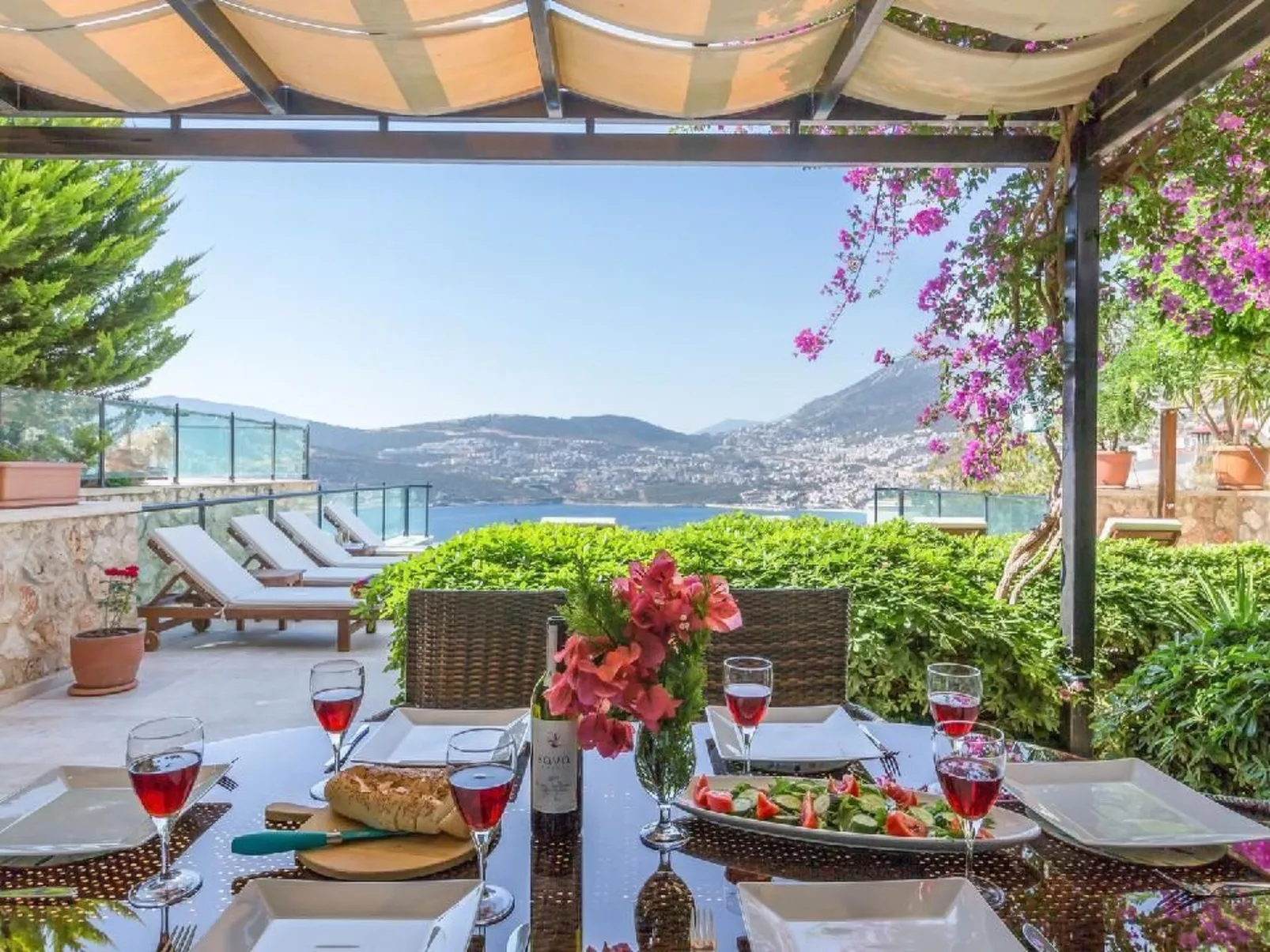 Luxuriöse Villa mit atemberaubendem Meerblick-Buiten