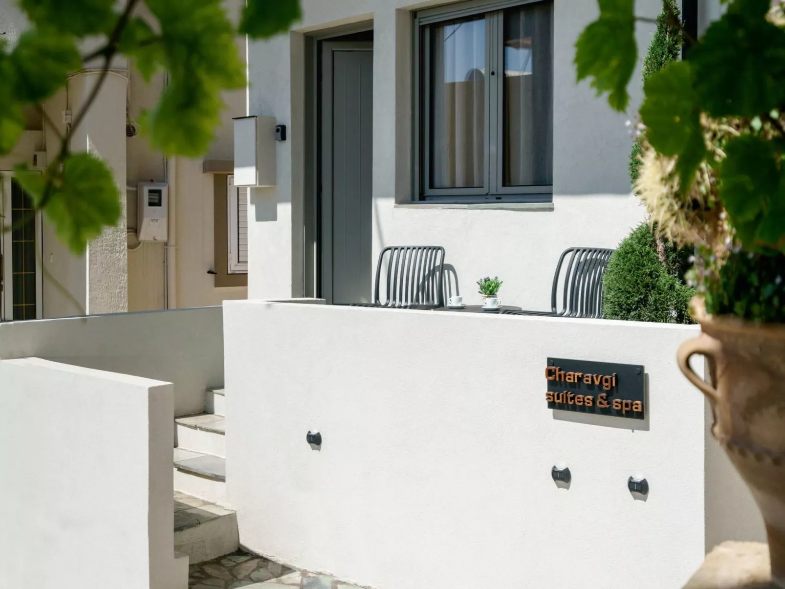 Neue Charavgi Suite mit Jacuzzi, 40m vom Strand entfernt-Buiten