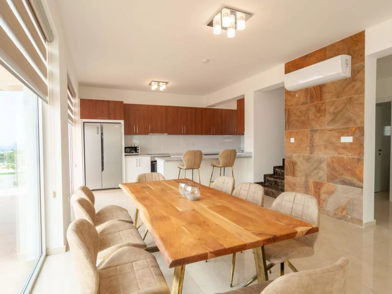 Luxuriöse Villa mit privatem Pool und Whirlpool-Binnen