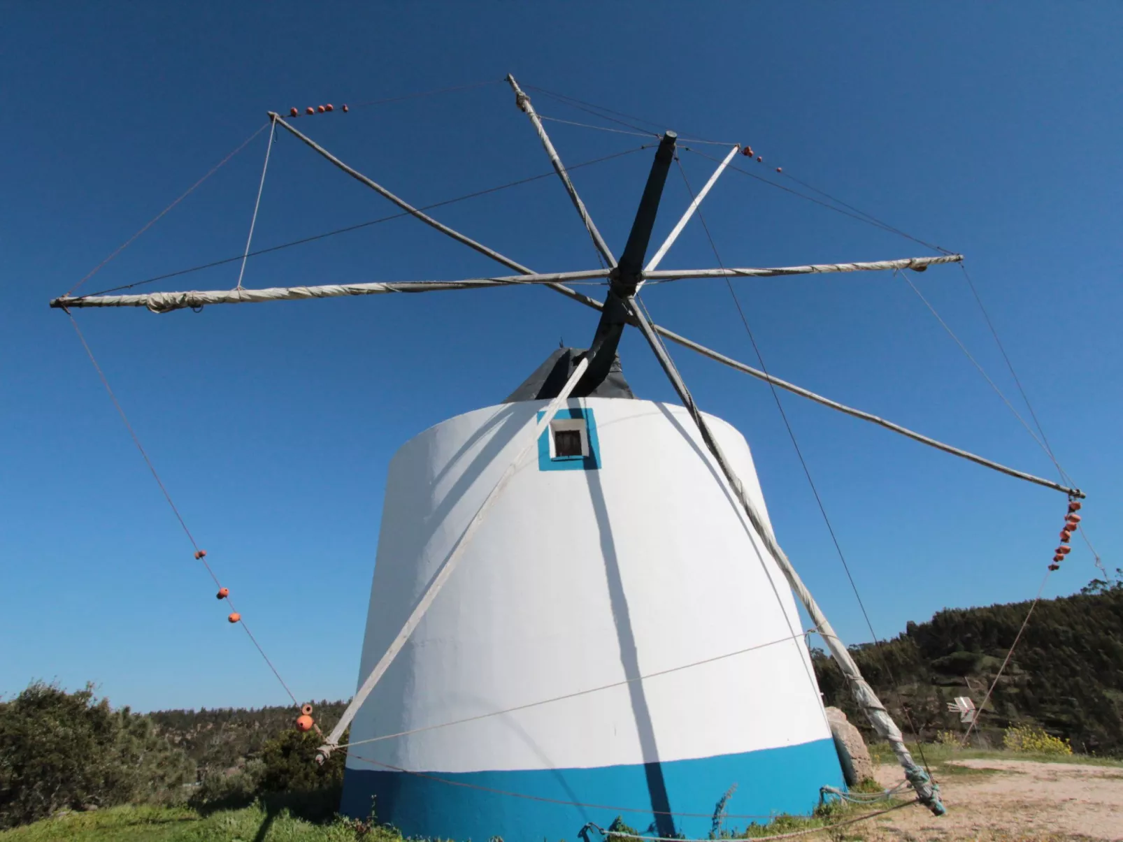 "The Recycle Art" mit Terrasse-Buiten