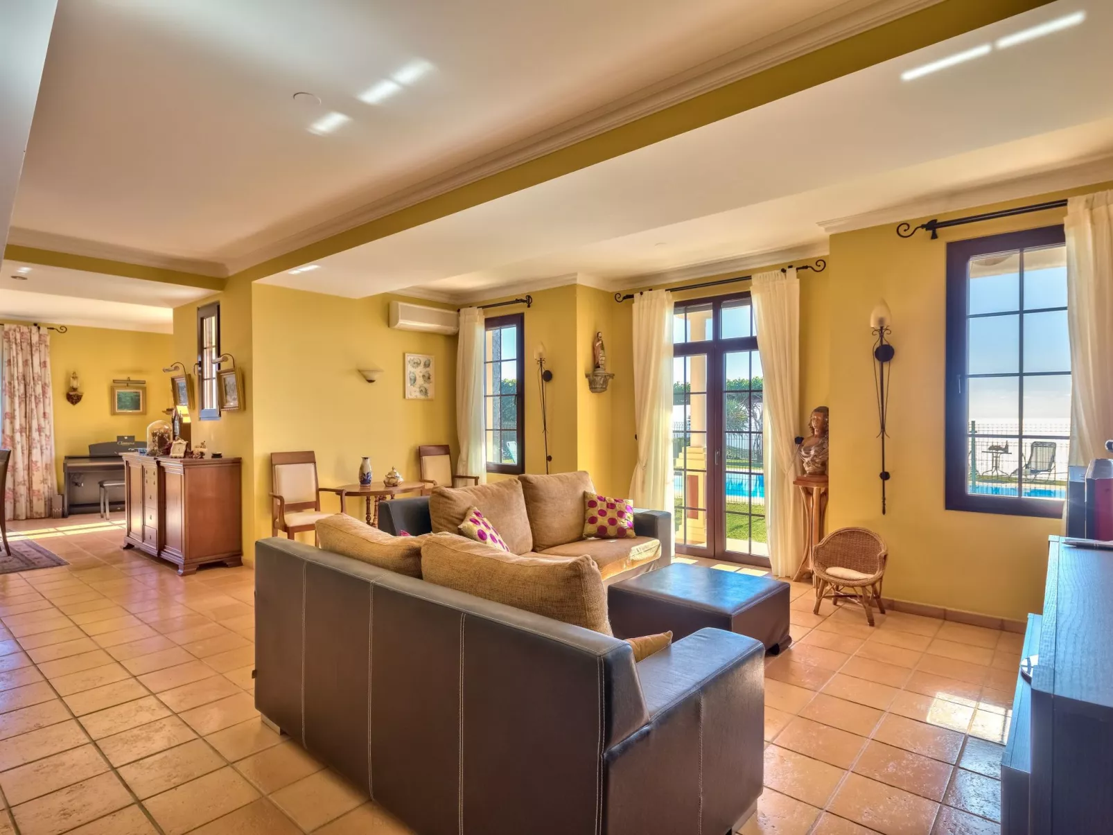 Königliche Villa Amores-Binnen