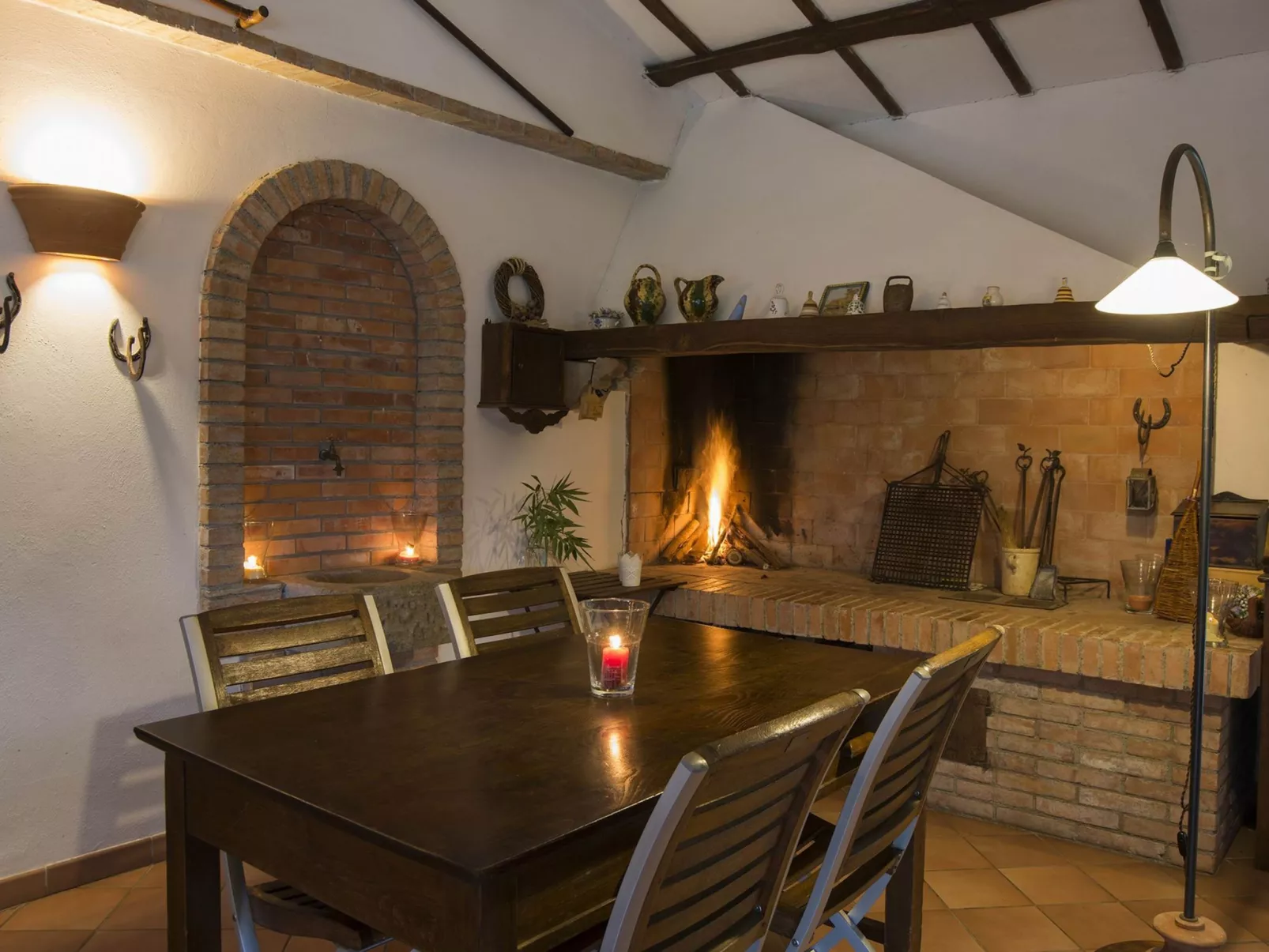 Schöne Unterkunft in einem Schloss, mit Schwimmbad-Binnen