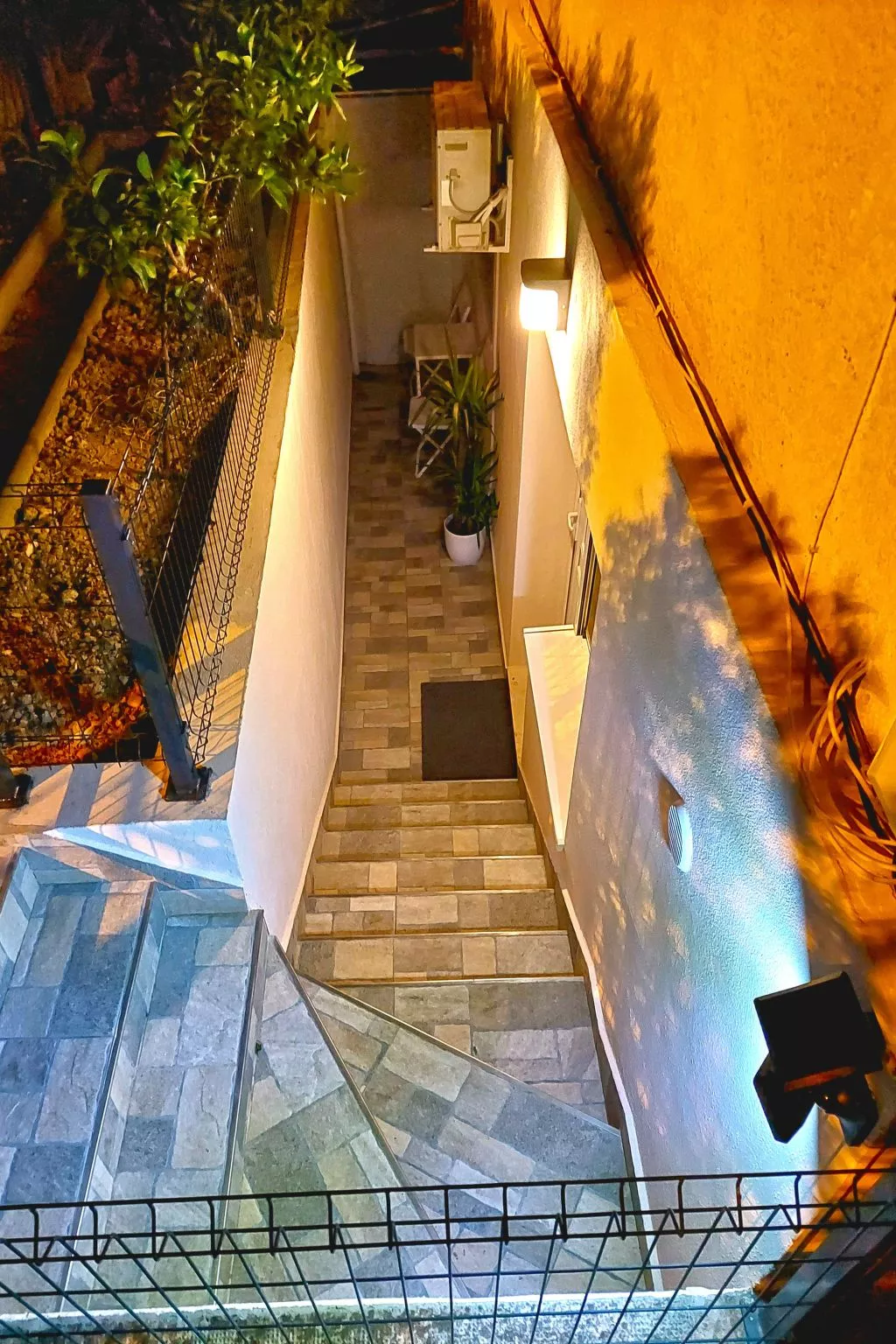 Sonniger Rückzugsort mit Privatparkplatz