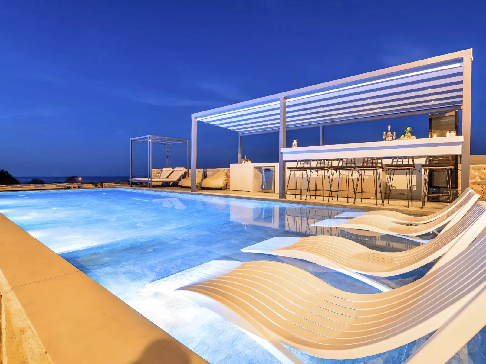 Grey Grand Villa Privater Pool-Buiten