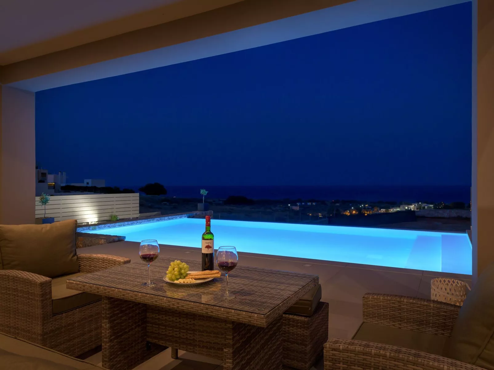 Wunderschöne Alav Pool Villa-Binnen