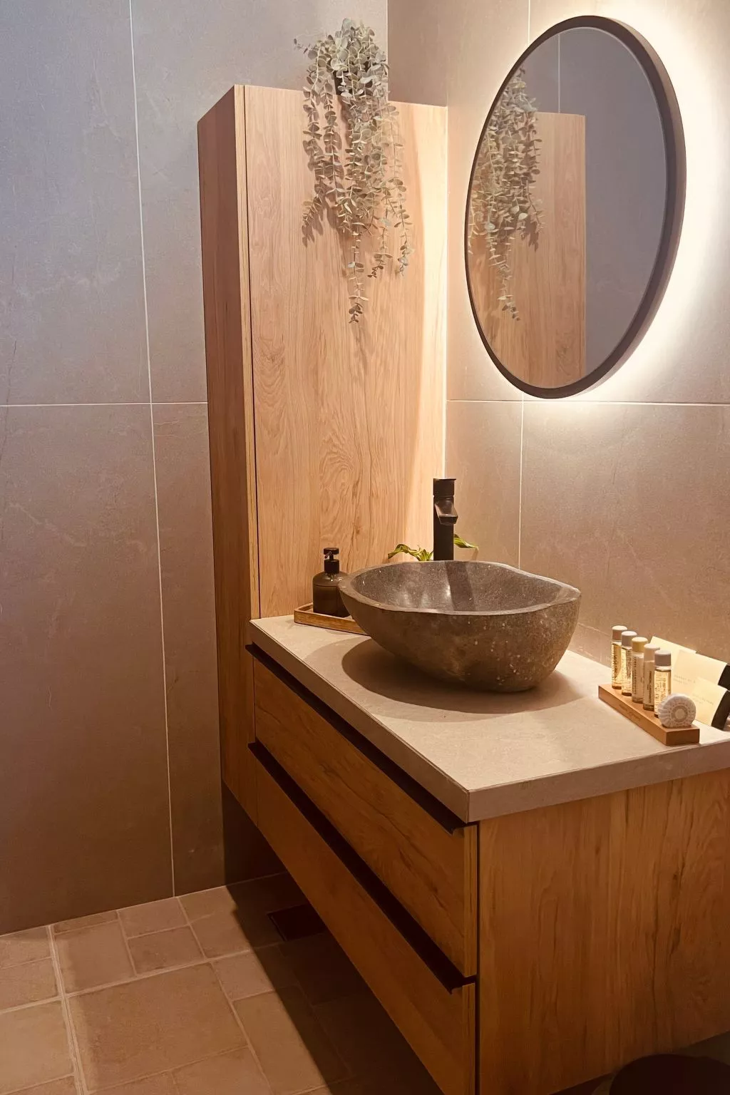 "Naya" mit eigenem Pool-Binnen