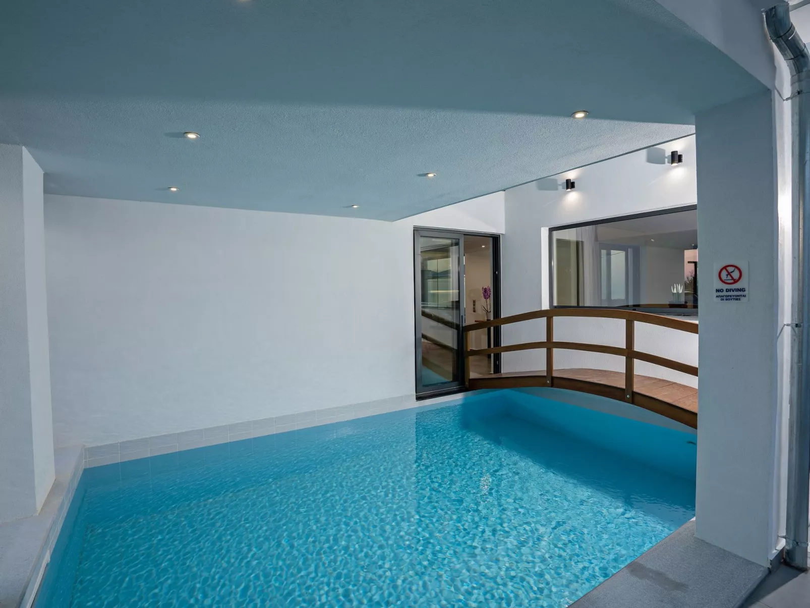 Lux-Villa mit Innen- und Außenpool, BBQ und Fitnessraum-Binnen