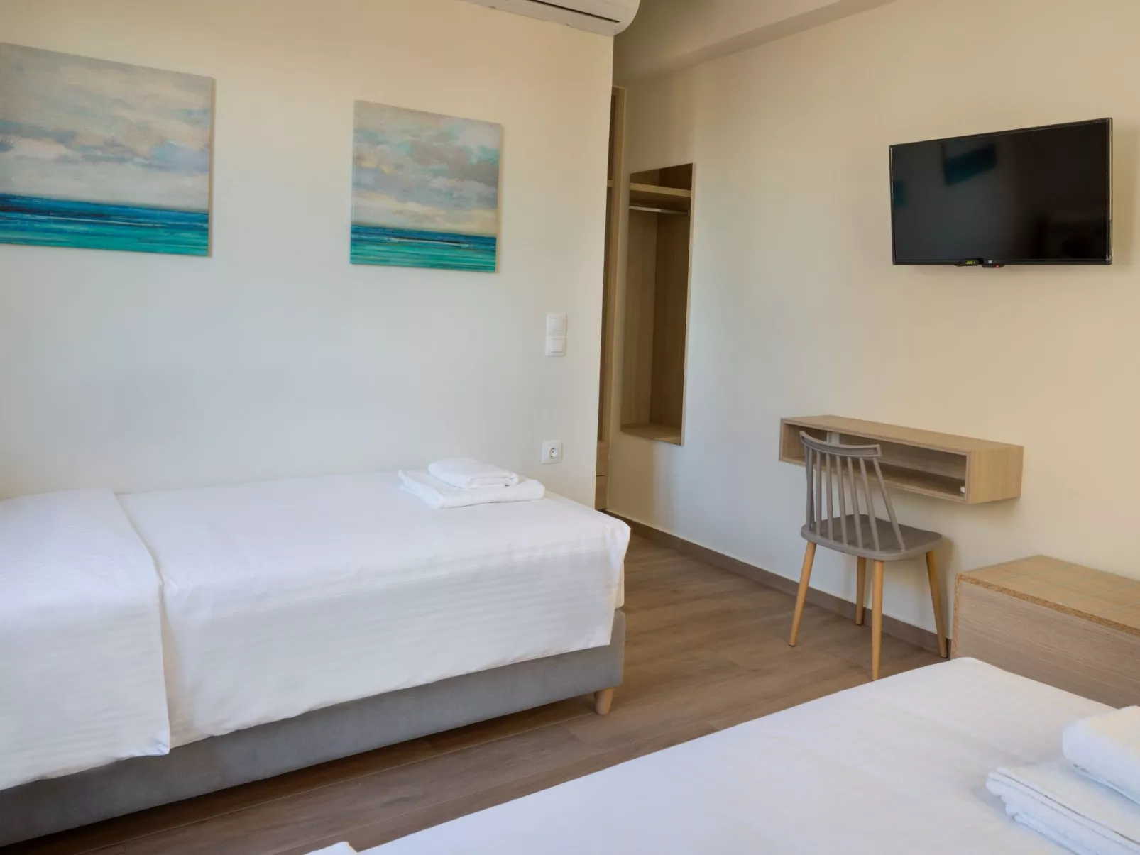 Haus in Agia Marina mit Außenpool-Image-tags.info