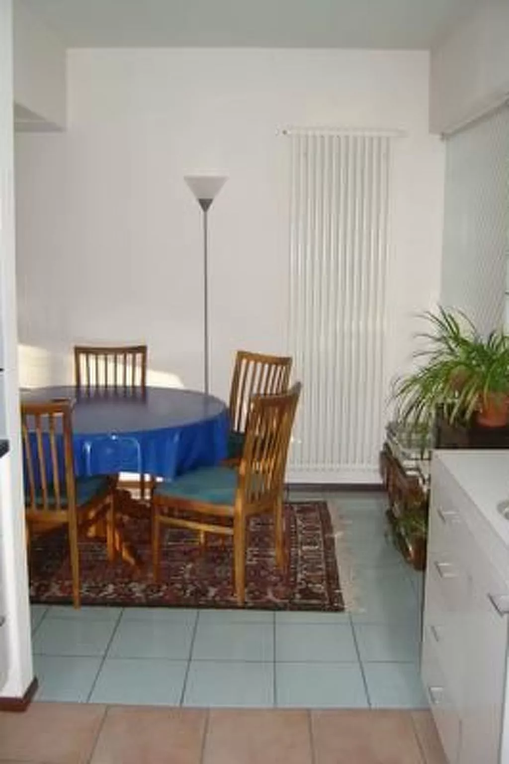 Freie Sicht auf See und Berge