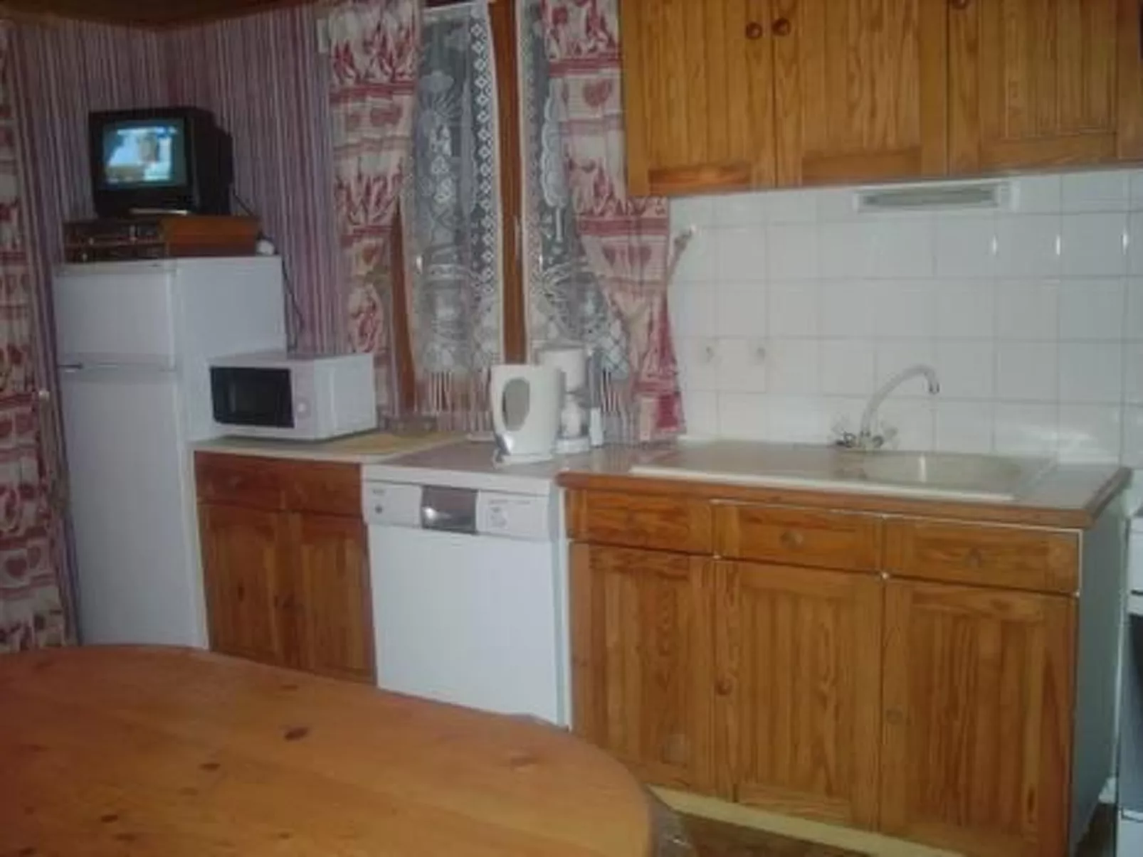 Mit Grill und gemeinsamem Pool